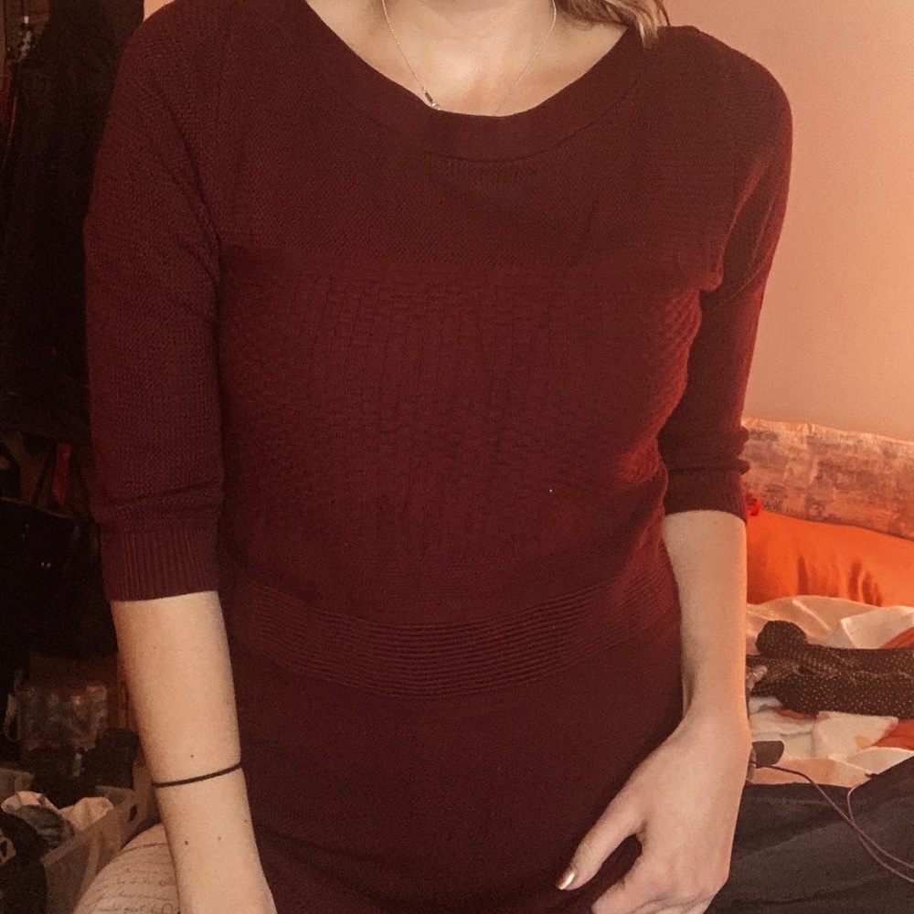 Maroon sweater - Picture 2 of 2